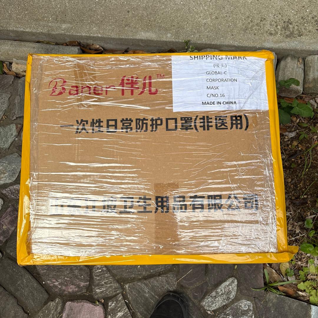 使い捨てマスク 50枚入り 50箱　2500枚　サイズ17×9.5cm
