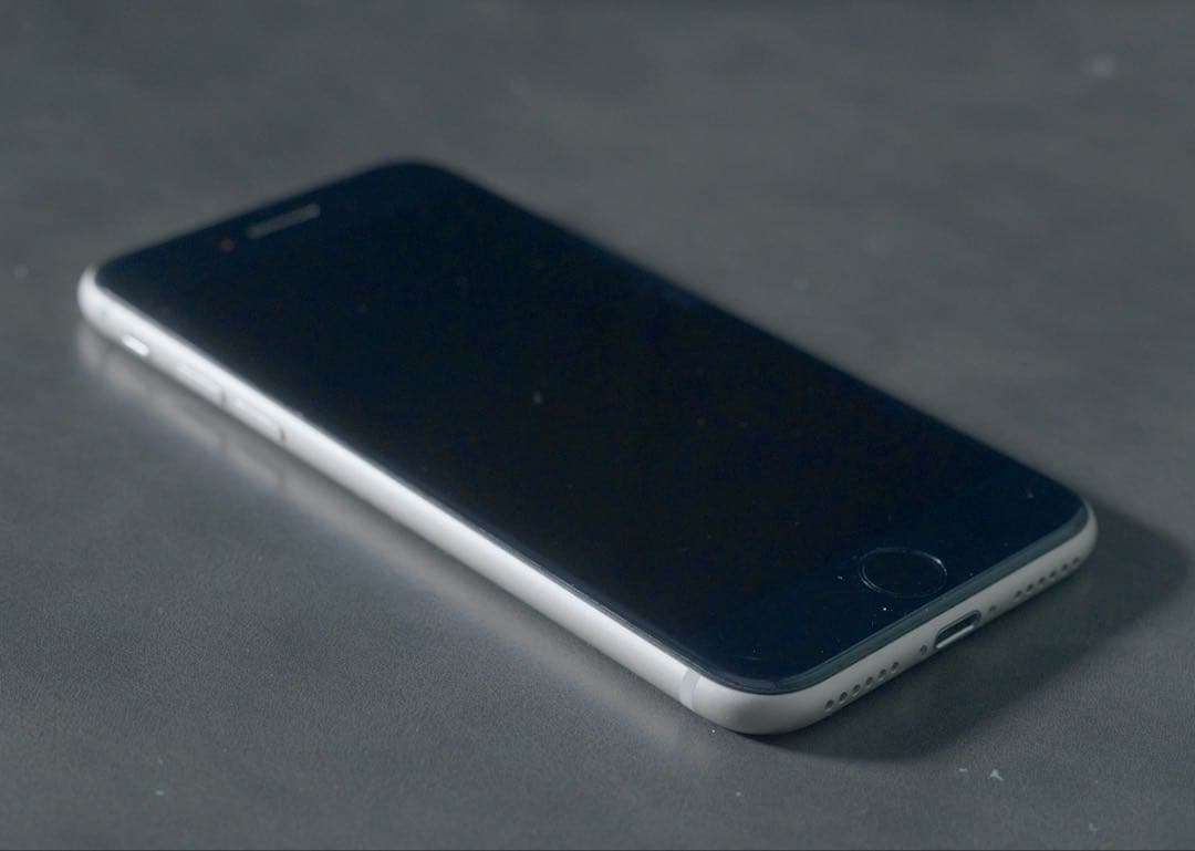 Apple iPhone SE 第三世代ホワイト 256GB（MMYK3J/A）