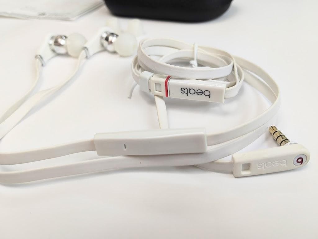 【美品・完動品】Beats Tour 有線イヤホン（ホワイト）★箱・ケース付