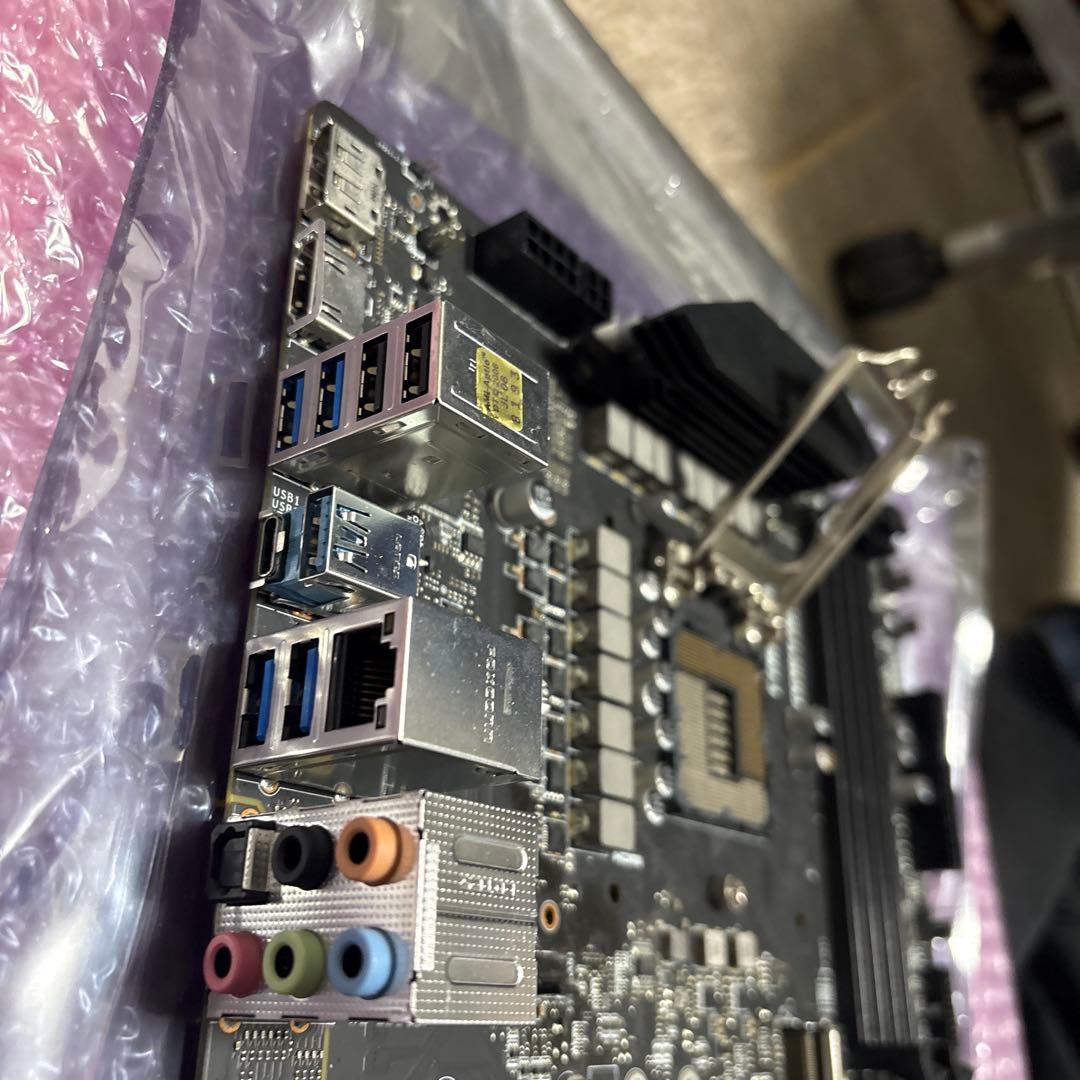 マザーボード MSI Z590-S01