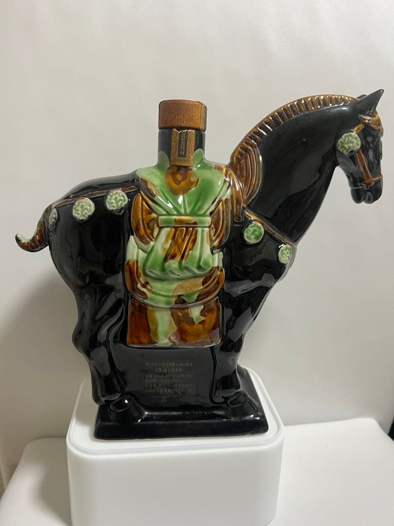 SUNTORY ウイスキー 馬の形状ボトル 空瓶