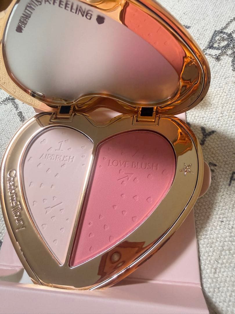 LOVE BLUSH CHARLOTTE TILBURY ハイライトパウダー