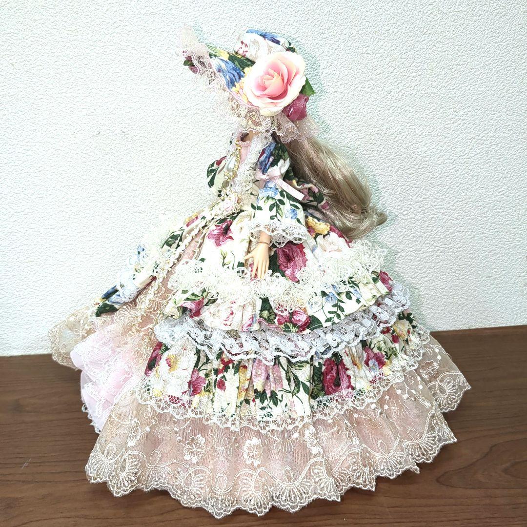 け*☆様 ジェニーフレンド27cmドール服　明るいピンクと花柄のドレス