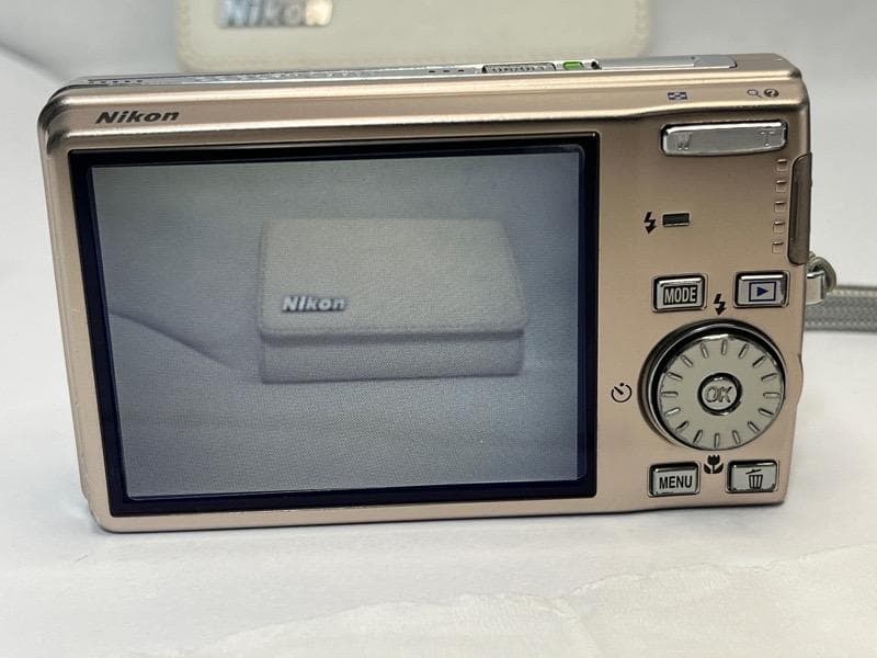 Nikon COOLPIX S600 オールドコンデジ デジカメシルバー