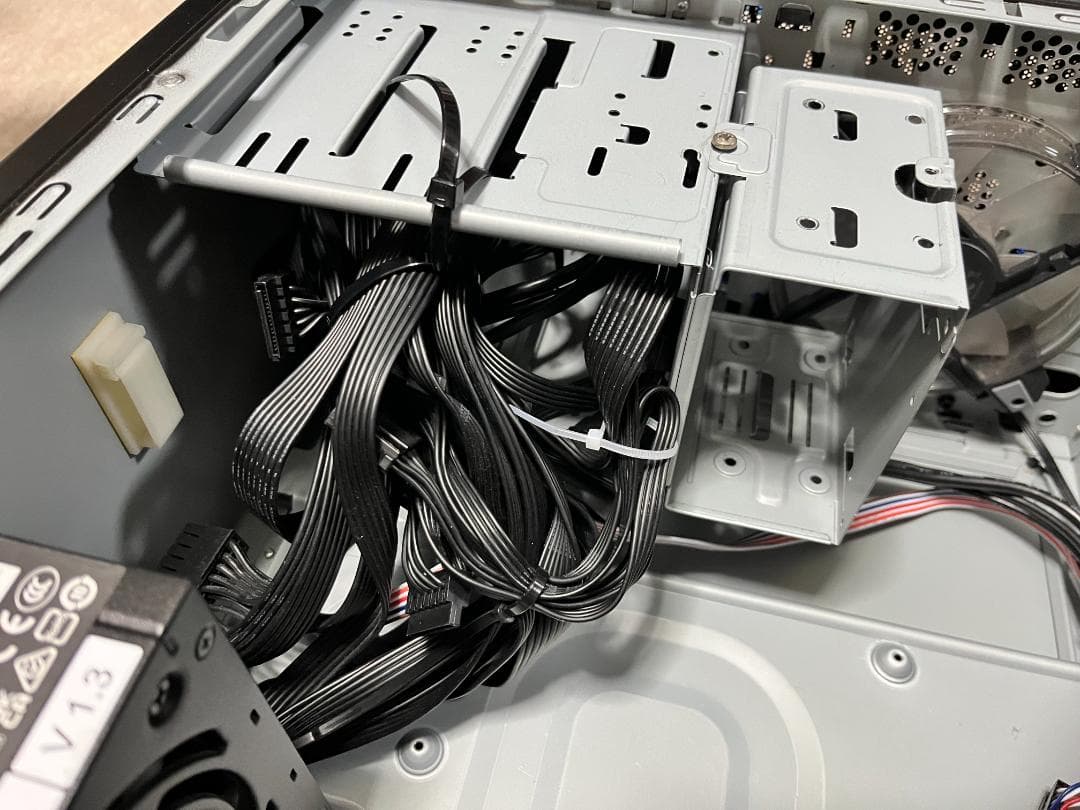 FRONTIER ミドルタワーPCケース　電源付き