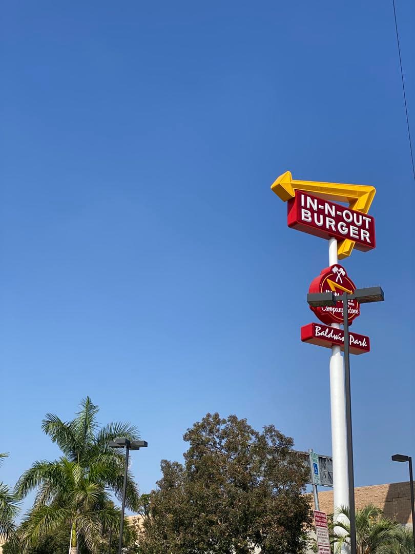 IN-N-OUT BURGER NEON BEACH TOWEL ビーチタオル