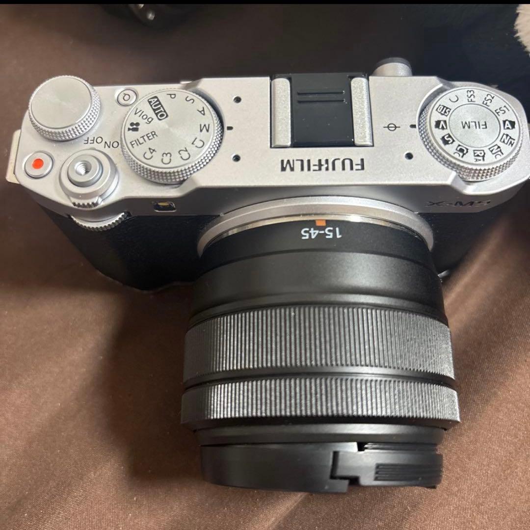 Fujifilm X-M1 ミラーレスカメラ 15-45mm