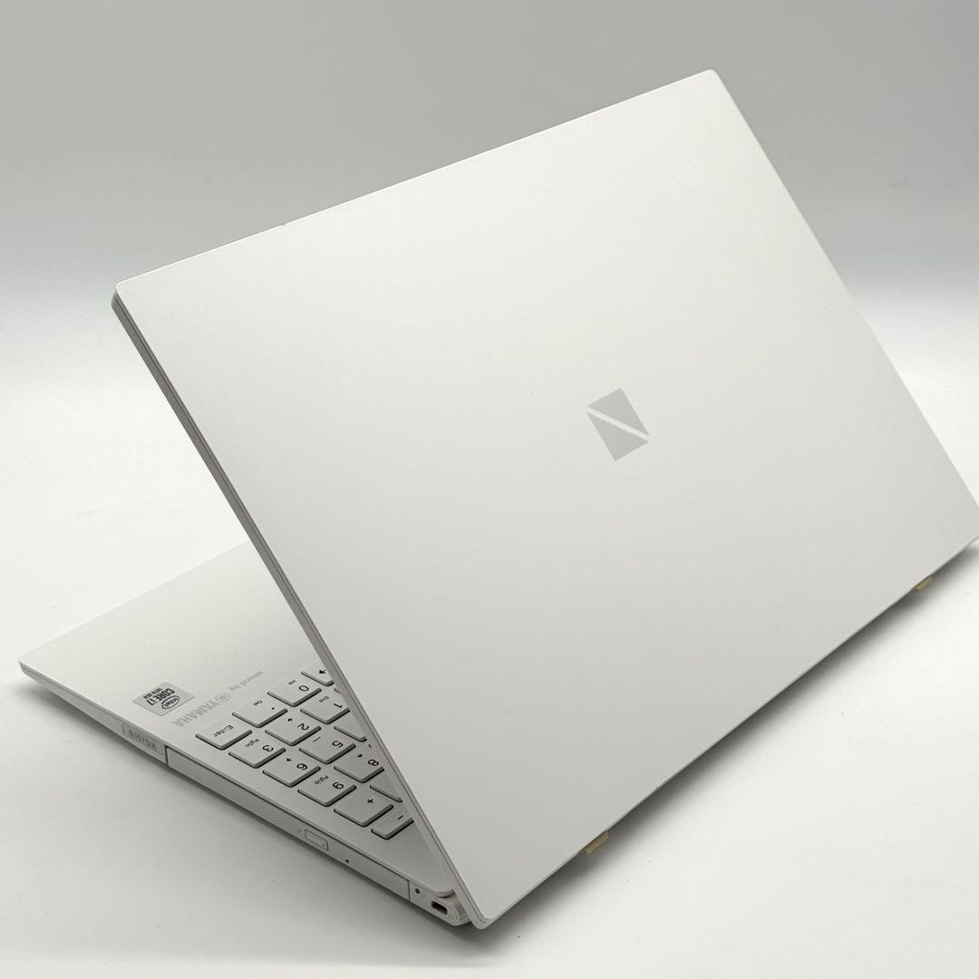 超美品 PC 10世代i7 16GB 新品SSD256 超静音 Blu-ray