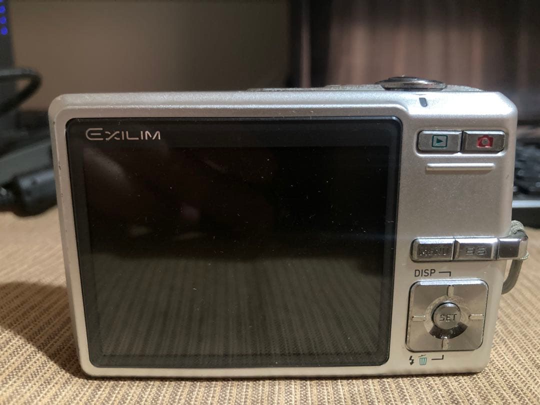 CASIO デジタルカメラ EX-Z700 1/2.5型CCD 充電器