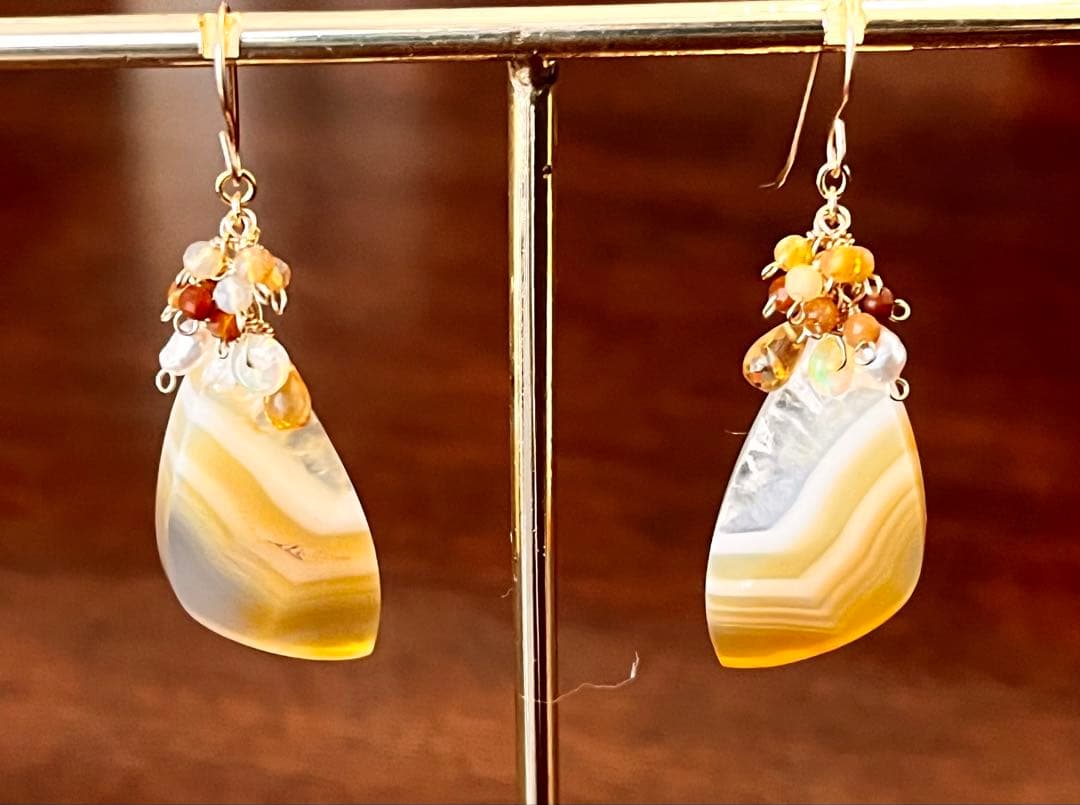 ヒロり専用です。オレンジページュのアゲートドゥルージーのピアス