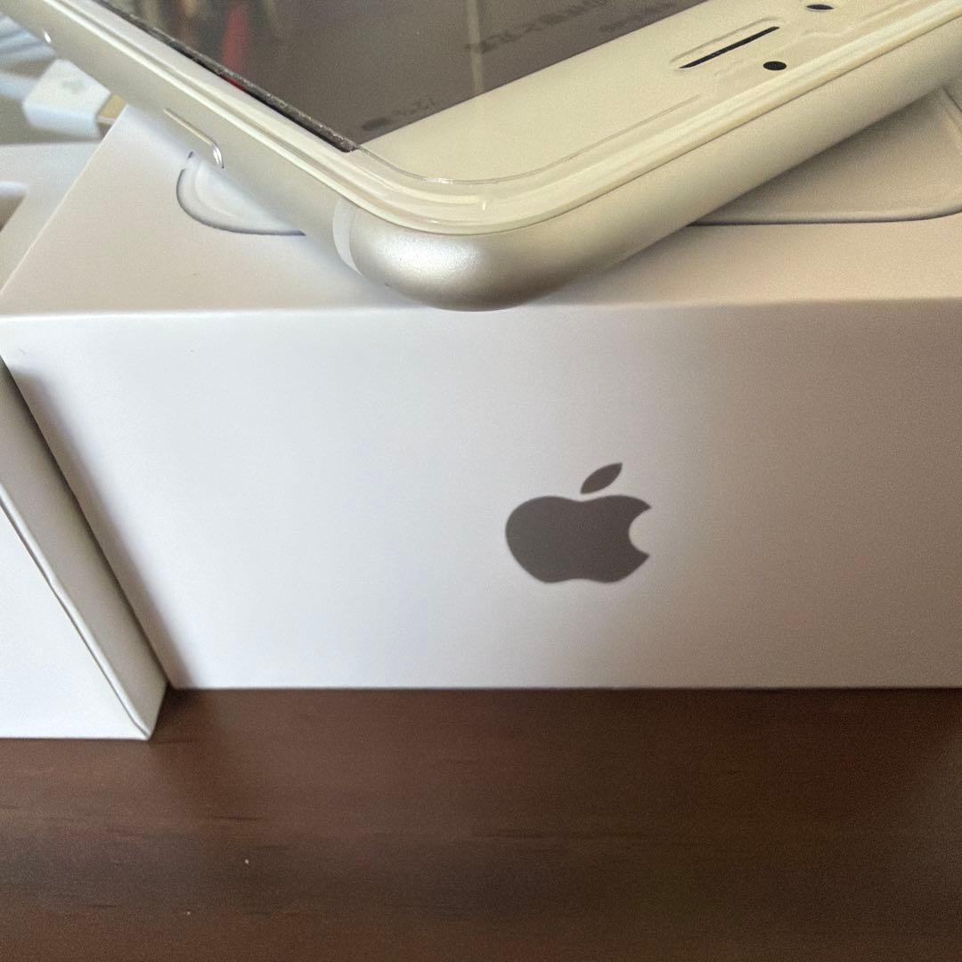 Apple iPhone 8 ホワイト 本体　64GB