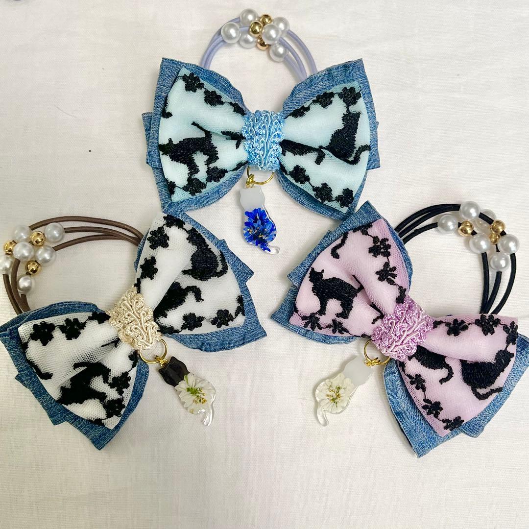 ❁ヘアゴム❁ハンドメイド 大人 デニム 刺繍 リボン レジン 猫【パープル】