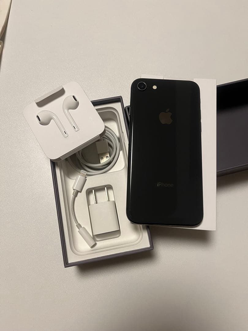 iPhone8スペースグレイSIMフリー64GB 値下げ不可　10/3まで