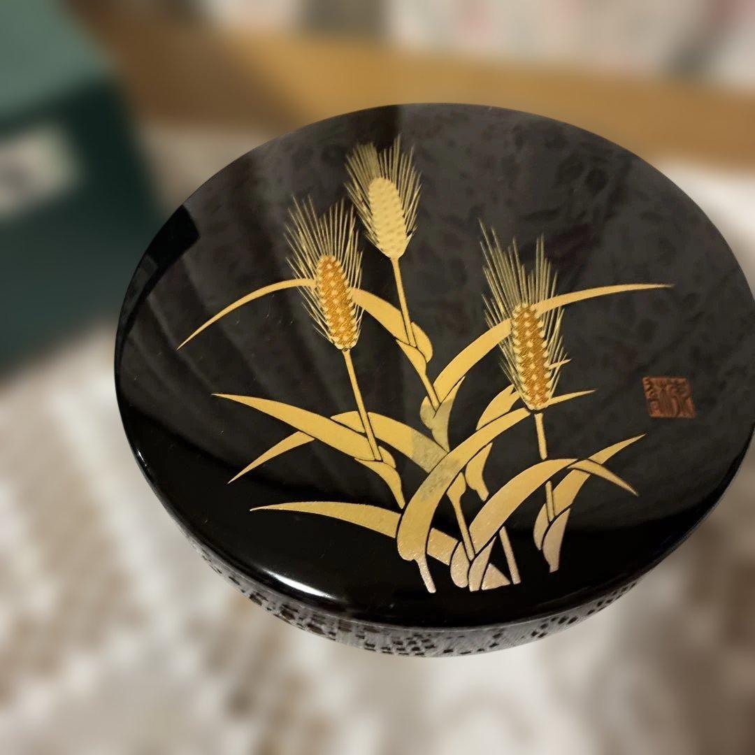 黒色漆器 菓子器 金色植物模様