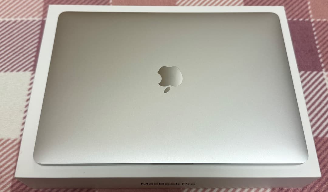 美品 - Macbook Pro 4K - Office 2024 付き