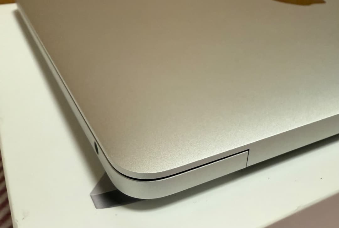 美品 - Macbook Pro 4K - Office 2024 付き