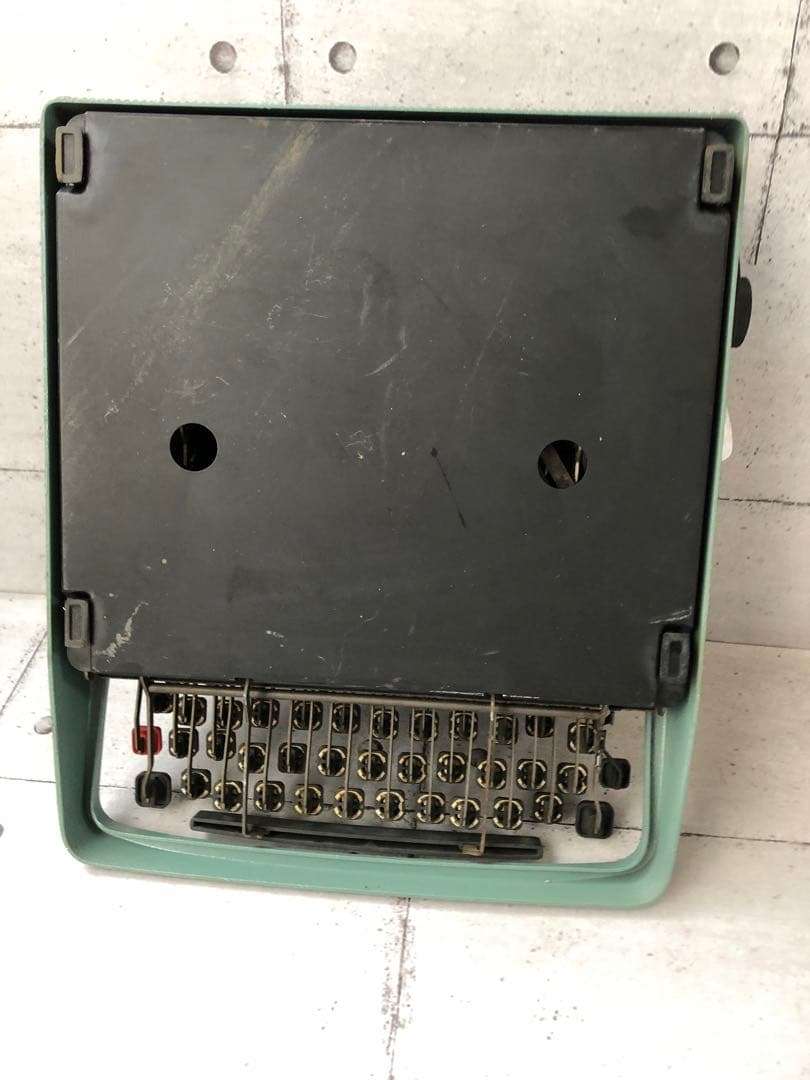 Olivetti タイプライター　lettera 32 ジャンク品(L129)