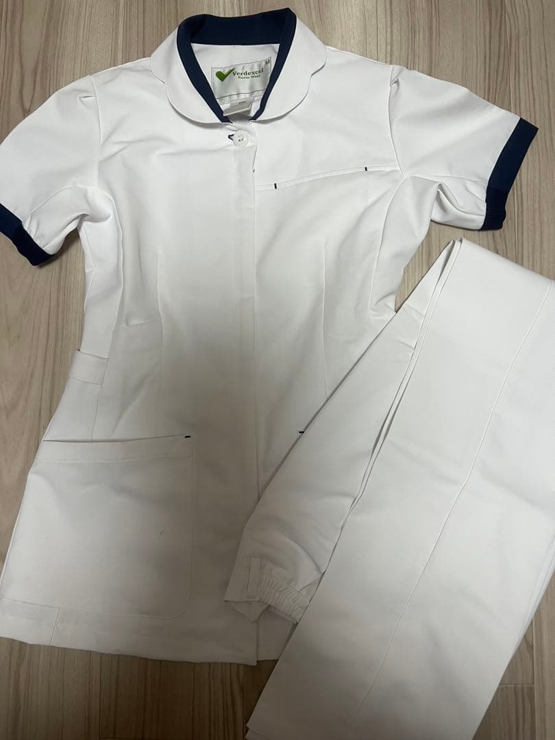 ベルデクセル VEM9 ホワイト×ネイビー　みどり安全　ナース服　白衣　上下