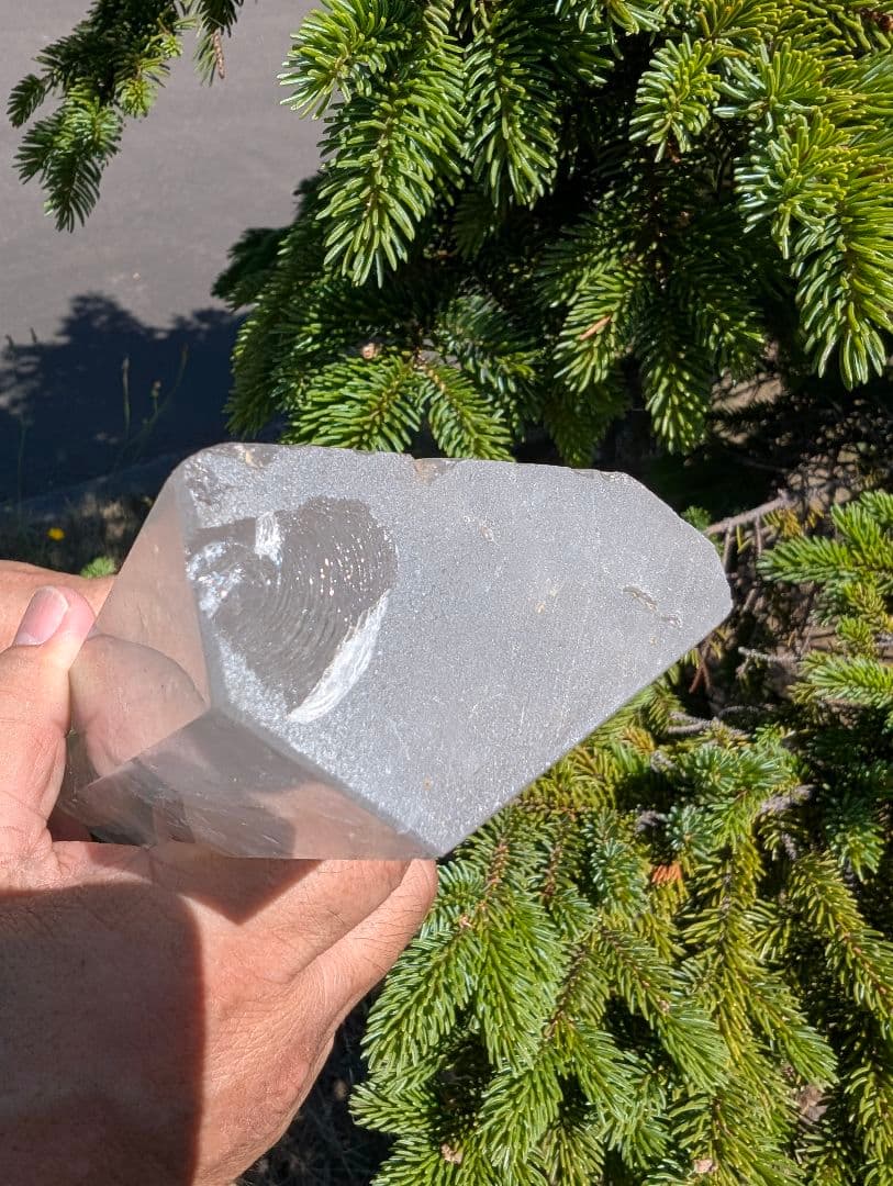 1172g 透明　虹あり　底部訳あり　白水晶 六角柱NO.56