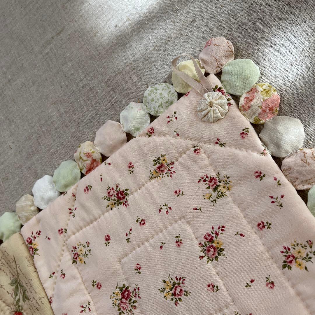 パッチワークキルト 花柄 ヨーヨーキルト　タペストリー