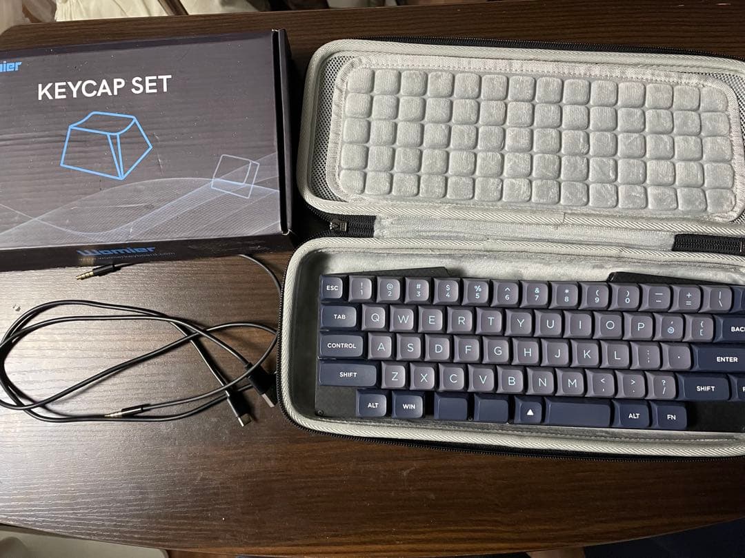 分割キーボード 7skb Kailh Deep-Sea Silent ケース付