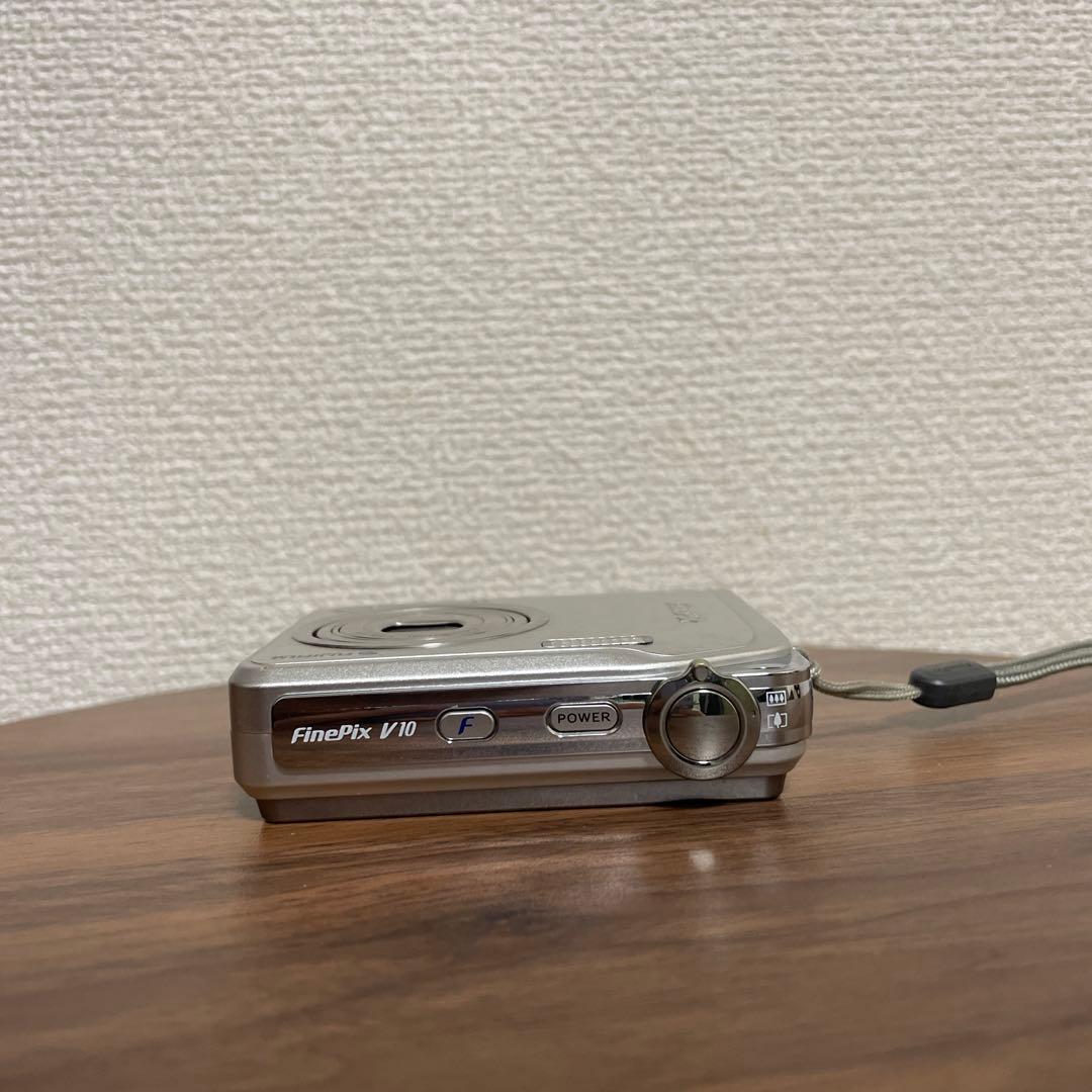 【オールドコンデジ】 FUJIFILM FinePix V10