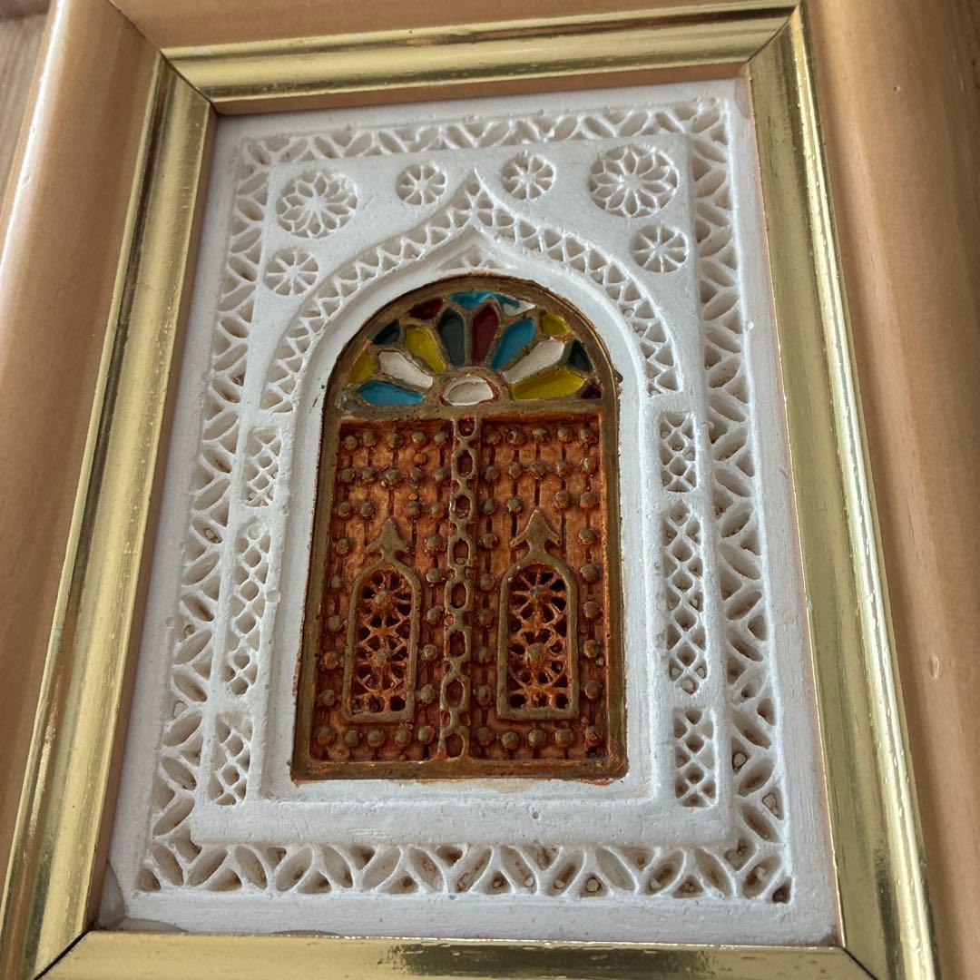 サウジアラビア　石膏彫刻伝統工芸　手彫額　幾何学模様　イスラムミフラーブアート