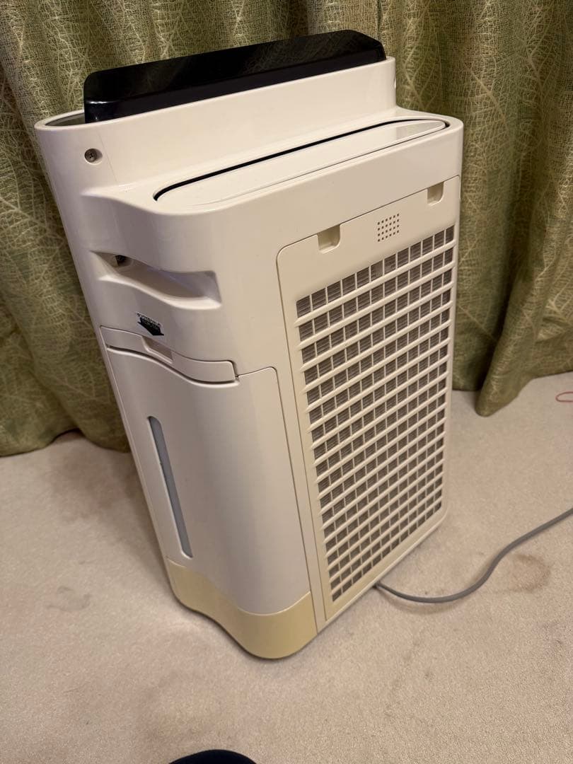 SHARP 加湿空気清浄機 ホワイト　KC-D-70