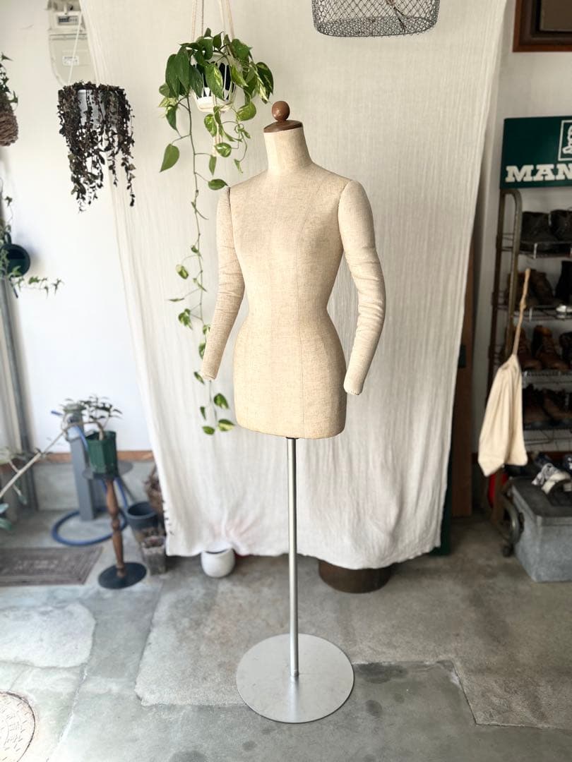 キイヤ製アパレル使用レディース腕付婦人トルソー/マネキン店舗ディスプレイプロ仕様