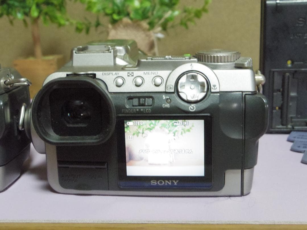 SONY F707 2台セット　どちらも稼働品　電池2個　充電器1個　メディア