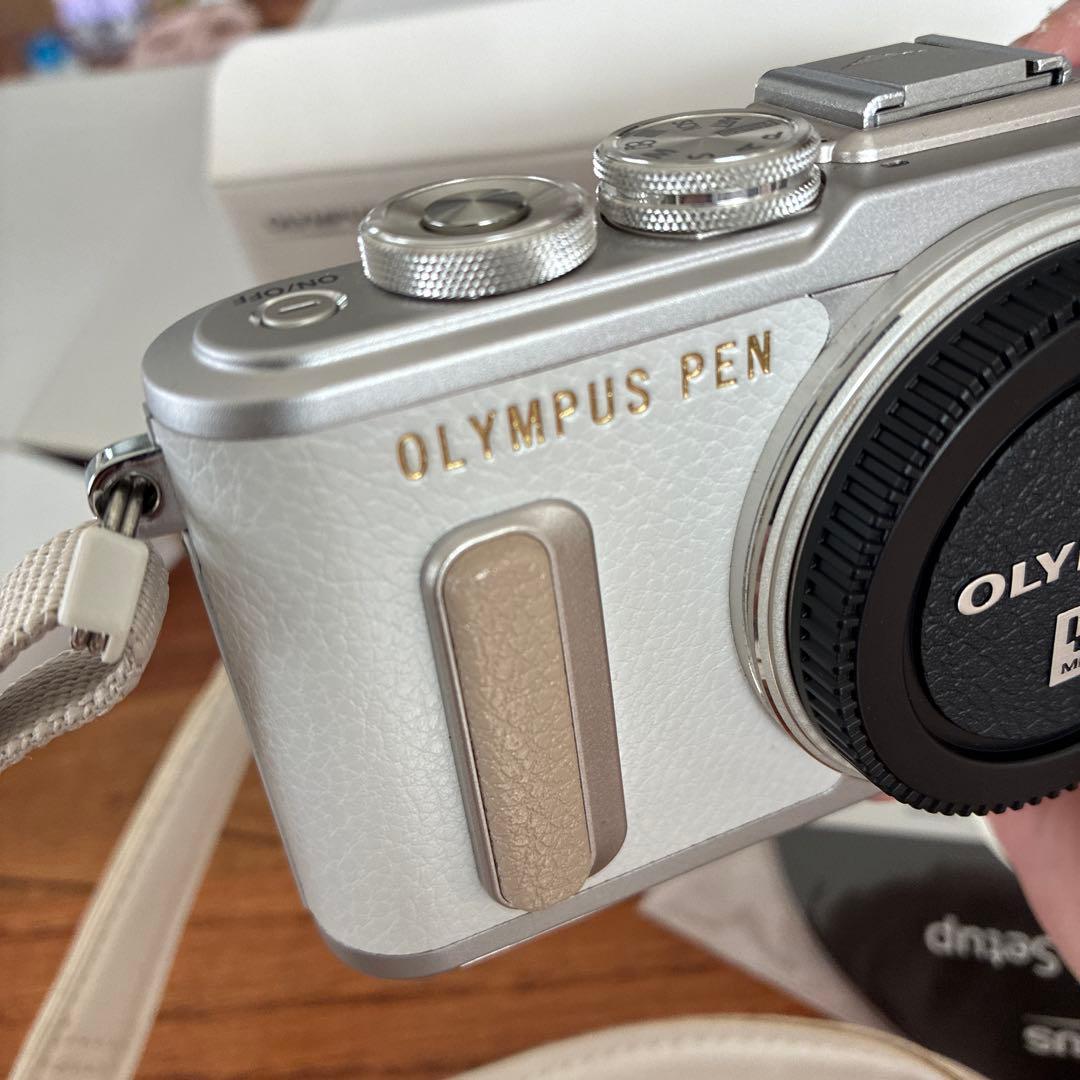極美品　OLYMPUS PEN　E-PL8　EZダブルズームキット　付属品完備