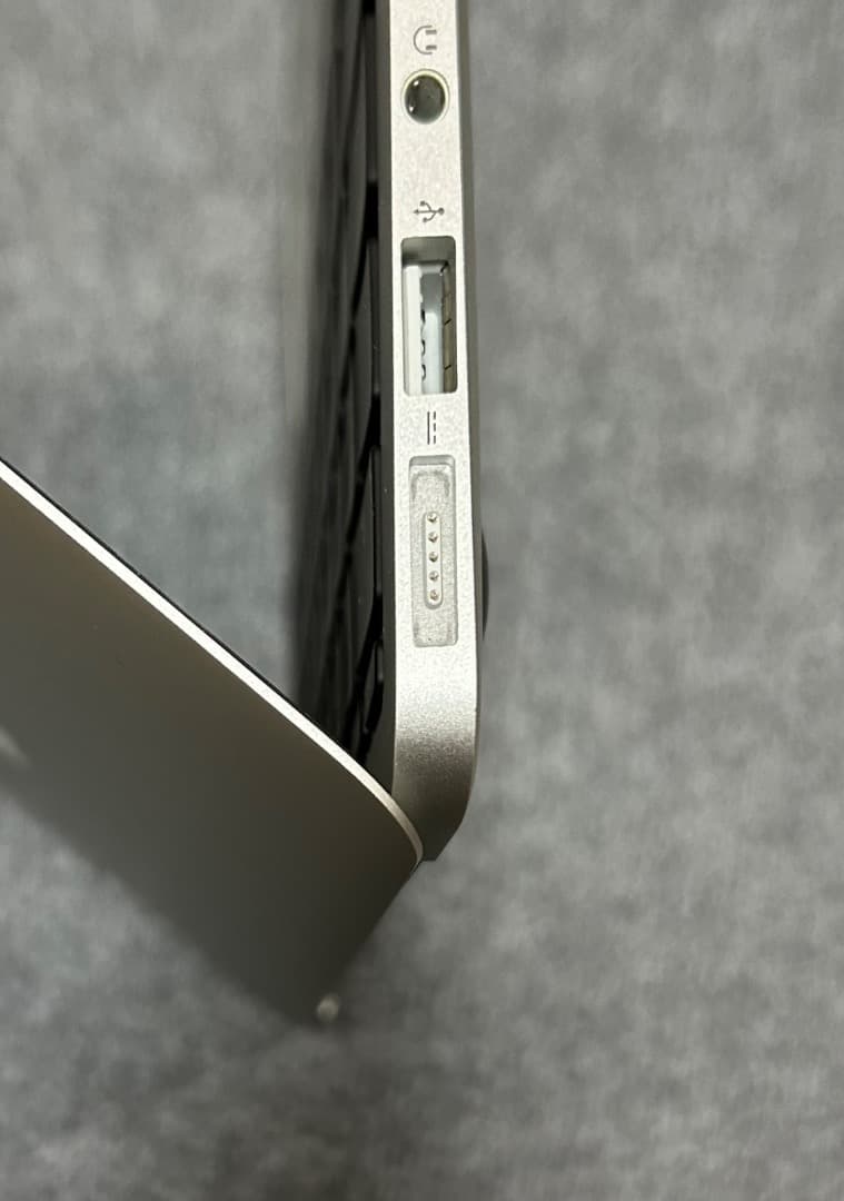 MacBookAir 2015 i7 2.2G 8Gb 1Tb 11インチ優良品