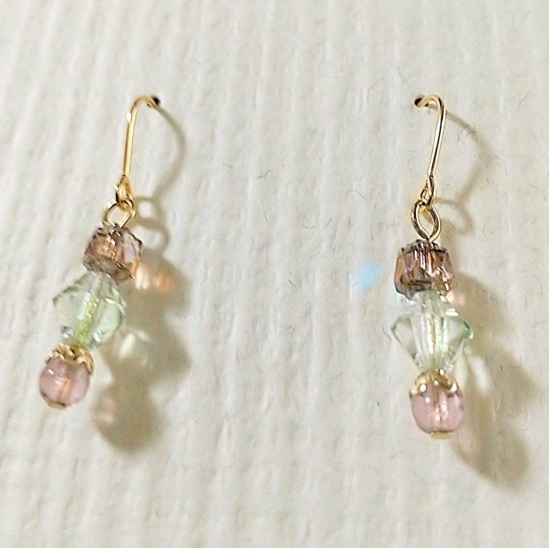 SOLD◆3段 チェコガラス 小ぶり ハンドメイド ピアス