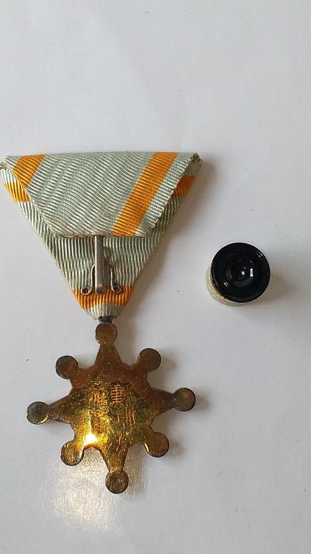 希少品 勲七等瑞宝章 勲章 ミリタリー ミリタリーグッズ 旧日本軍 美品 です。