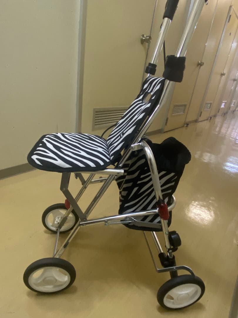 【美品】シルバーカー軽くてスマートです