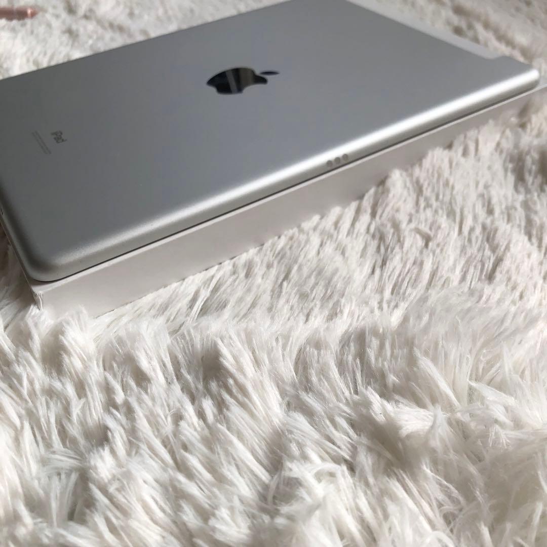 【完動品】iPad 第7世代 128GB SIMフリー 【すぐ発送】【付属品】