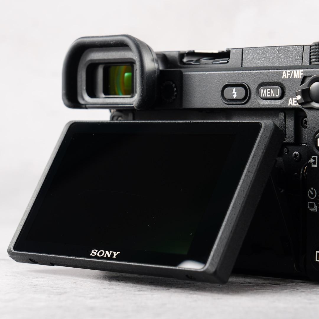 美品 SONY 真・α6400L 世界最速AF 4K動画 180度液晶 854