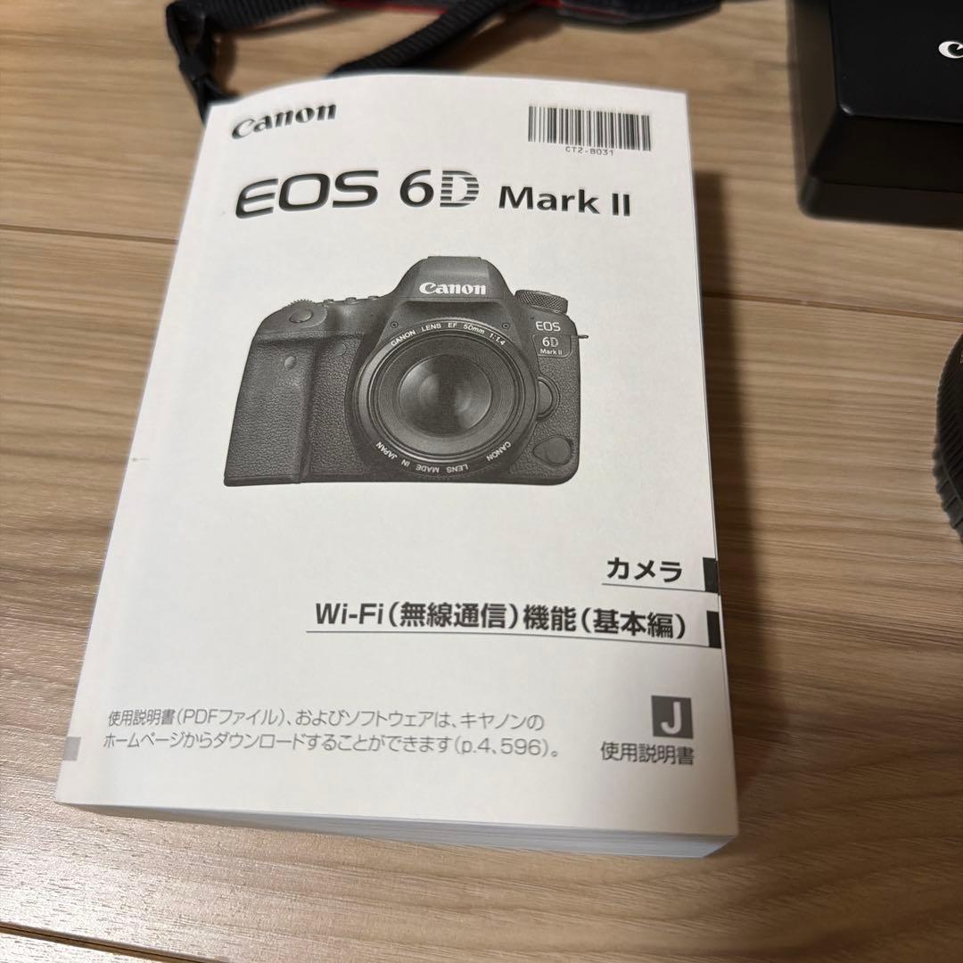 Canon EOS 6D Mark II ボディ レンズとバッテリーのおまけ付き