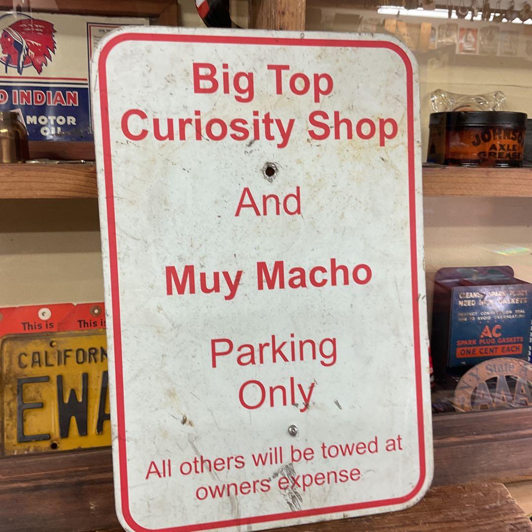USA PARKING看板　マッチョ！