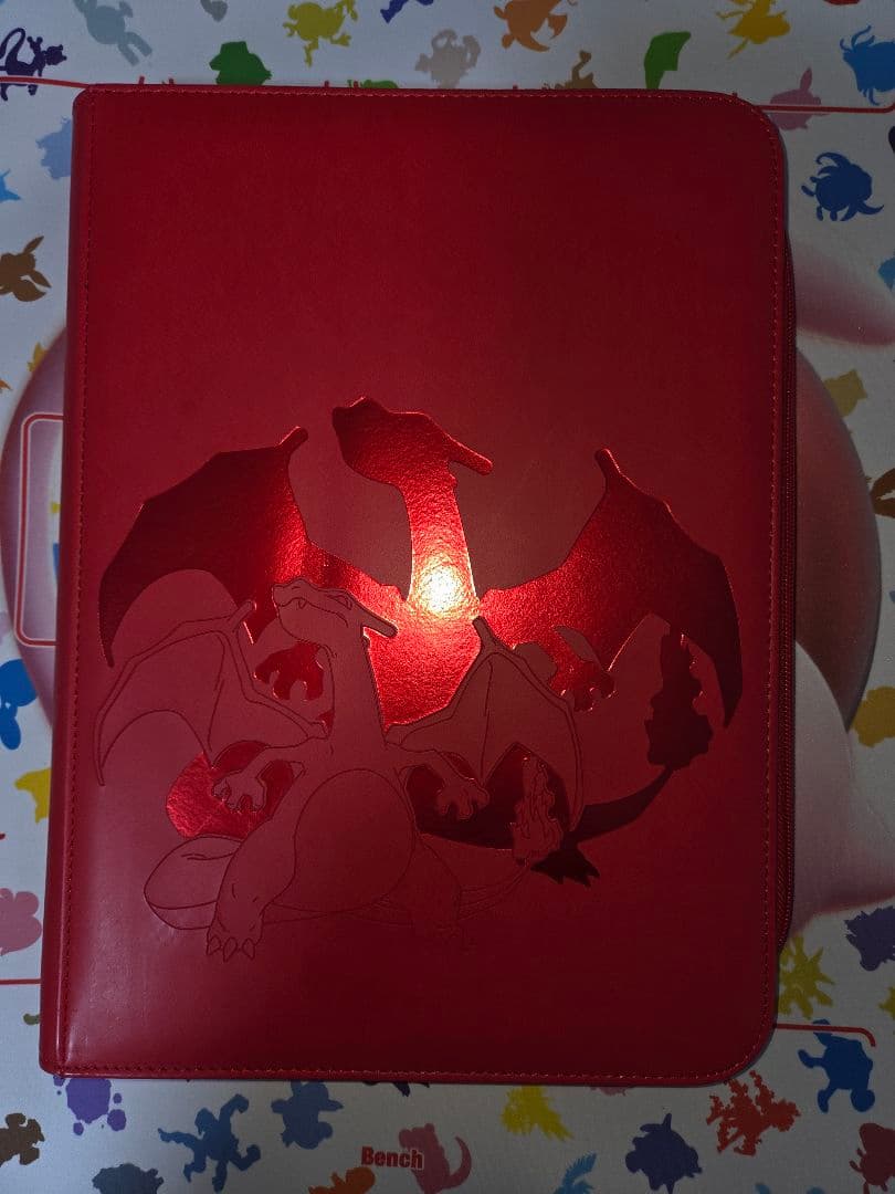 海外Ultra PRO ポケモン リザードン 9ポケット ジッパー付きバインダー