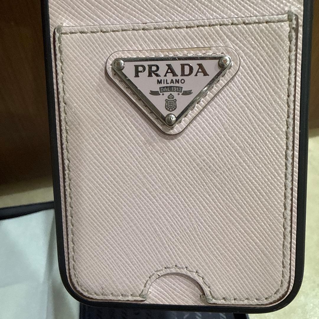 PRADA iPhone15プロケース ピンク