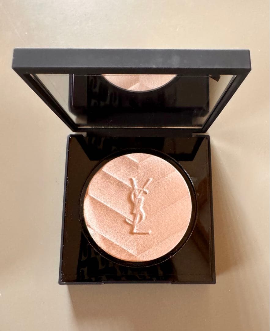 YSL イヴ・サンローラン オールアワーズハイパールミナイザー 01