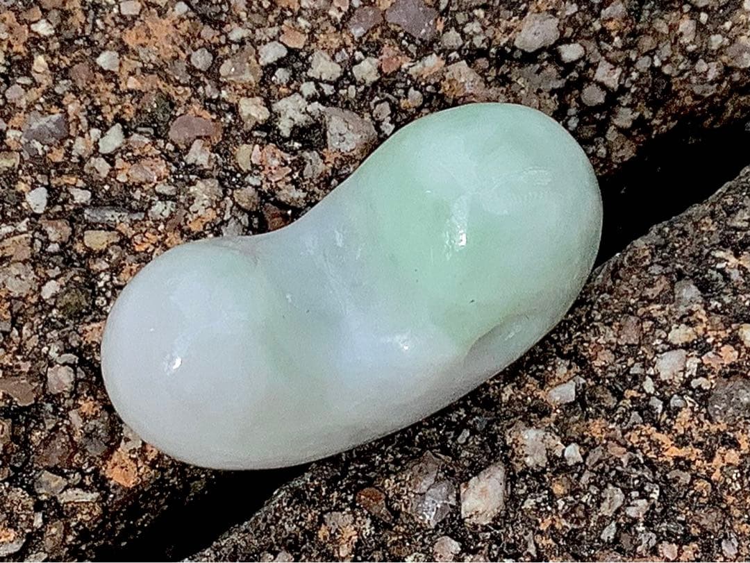✳極上の氷肌　神秘の勾玉　糸魚川翡翠勾玉　★ソーティング取得品⭕️特別安価お値段‼️