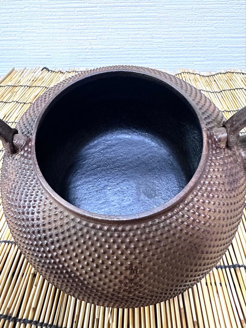 未使用品、栞付　南部鉄瓶 南部徳秀　佐藤 徳秀造 南部形アラレ　南部鉄瓶