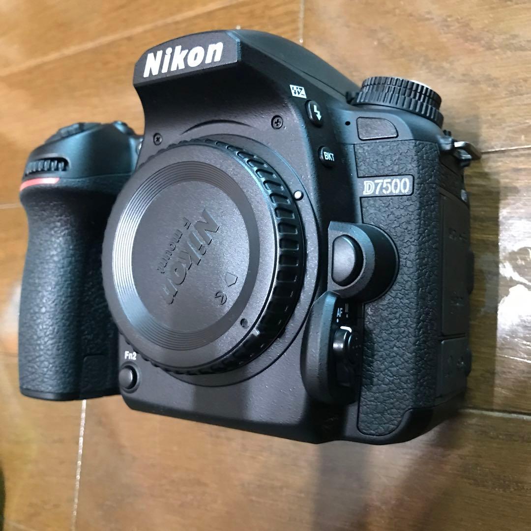 新品同様 ニコンD7500デジタル一眼レフ　ボディ