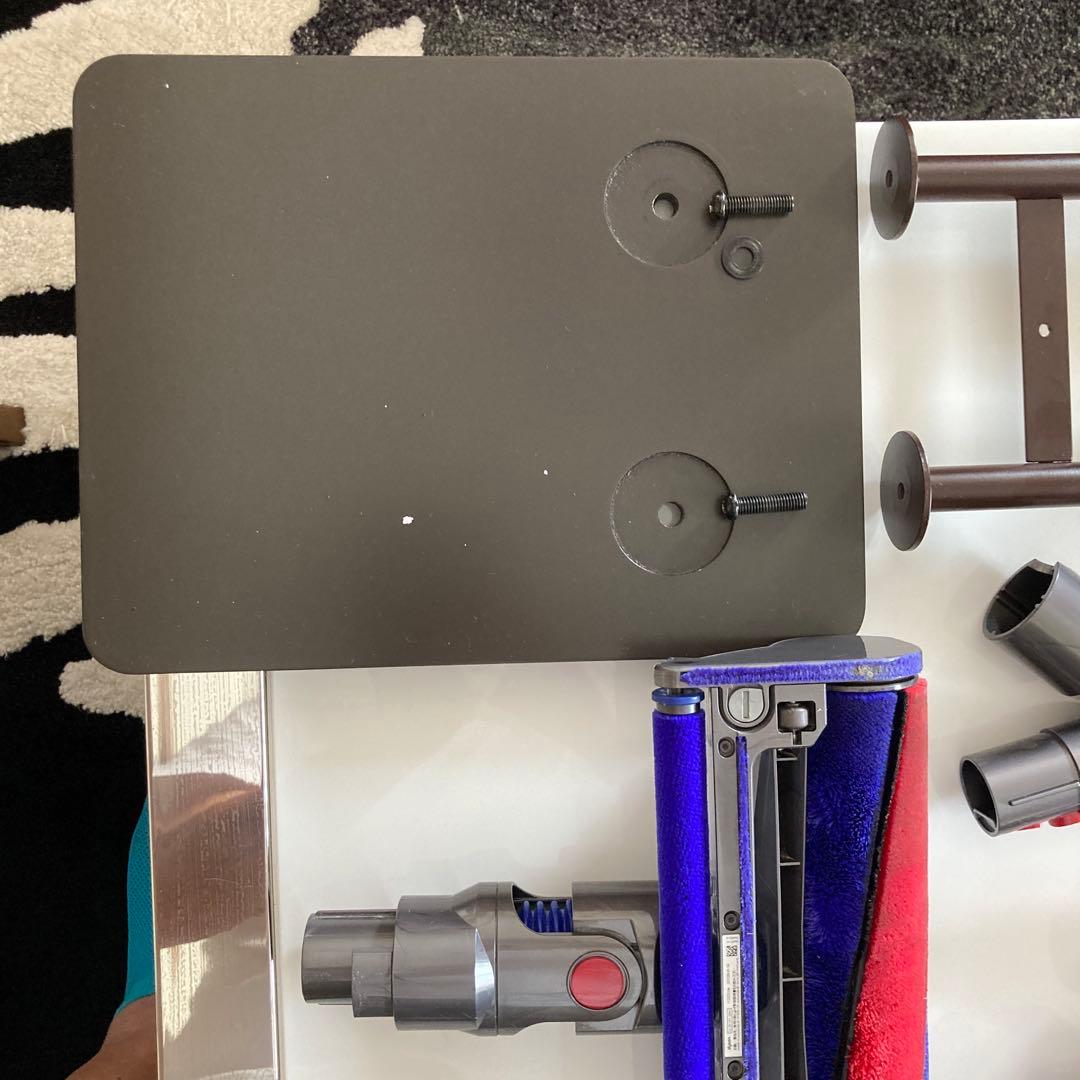 Dyson V8スティッククリーナー セット　☆ジャンク品　スタンド付
