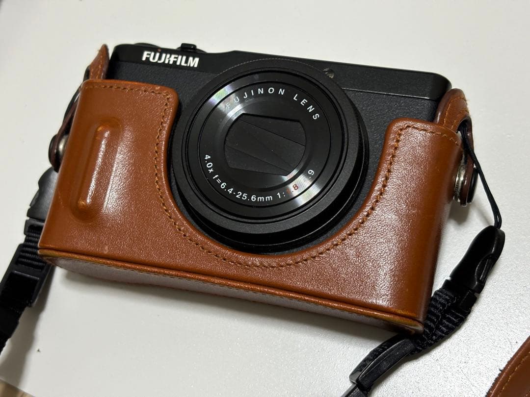 Fujifilm XQ1 高級コンパクトデジタルカメラ