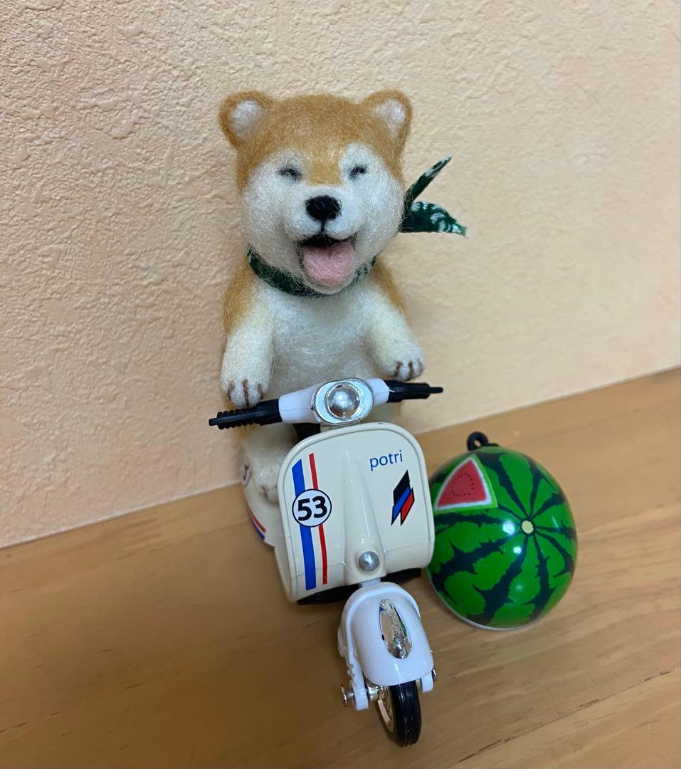 羊毛フェルト柴犬 犬 バイク ヘルメット付き