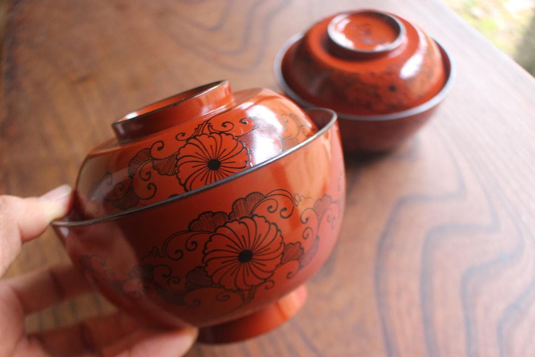 時代逸品！極上銀縁朱漆に風情ある菊唐草蒔絵の映える四つ椀（検京塗懐石道具蒔絵椀
