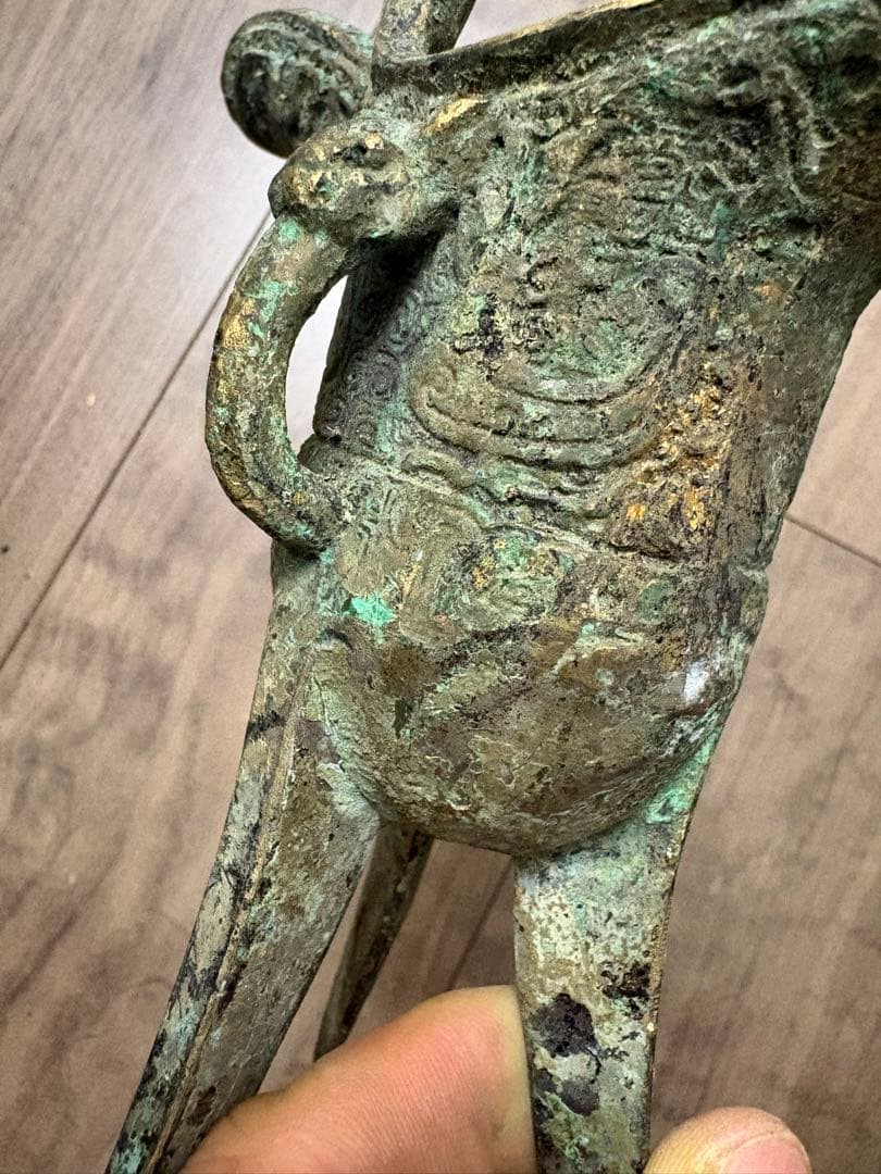 爵杯、古代三脚酒器，青銅器，古銅製置き物、古代中国の儀式用の礼器